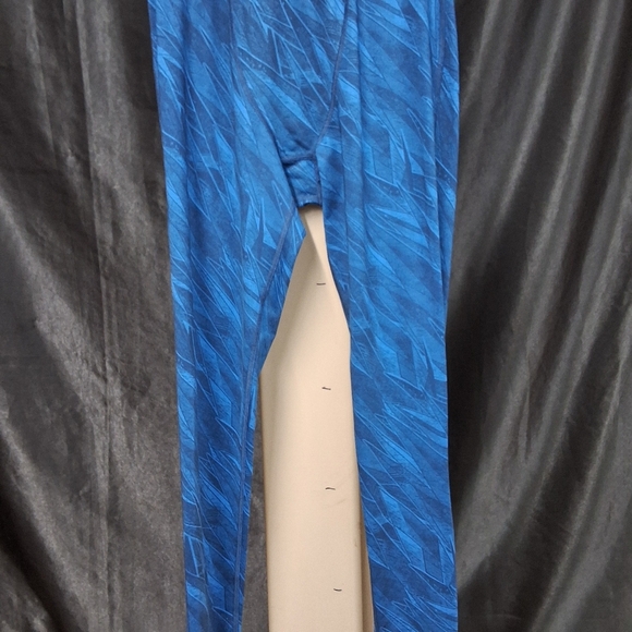 Under Armour Green and Blue Leggings for Active Comfort - Picture 8 of 13